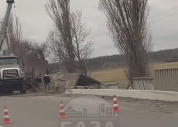 ДТП на трасі Павлоград — Дніпро: вантажівка з’їхала з дороги