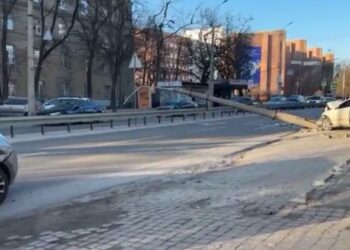 У Дніпрі міськрада виплатить 200 тисяч гривень за пошкоджене авто