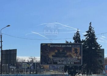 Небезпечний сигнал з неба: над Нікополем помітили російський літак