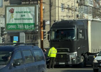 Ранкові затори у Дніпрі: ДТП на Слобожанському та ремонт на Янтарній