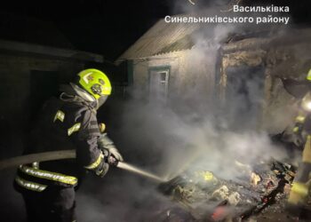 Росіяни атакували три райони Дніпропетровщини: поранені двоє людей, є загибла