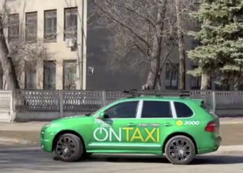 У Жовтих Водах помітили «таксі» Porsche Cayenne: авто бере участь у благодійному зборі для ЗСУ