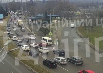 Рух паралізовано: ДТП спровокувала масштабний затор у Дніпрі