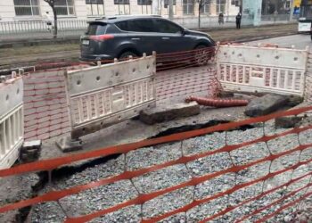 У Дніпрі на Проспекті Науки утворилося провалля