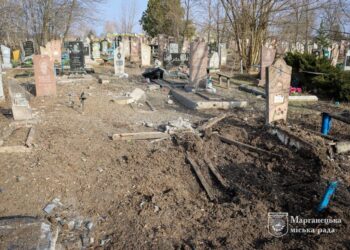 У Марганці під обстріл потрапили кладовища