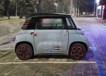 У Дніпрі помітили кумедний електромікрокар Citroën Ami