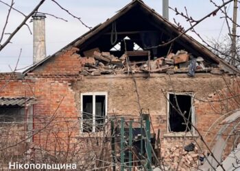 Обстріли Дніпропетровщини: поранена літня жінка, пошкоджені будинки та газогін