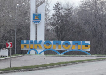 Нікополь під масованою атакою дронів: у місті спалахнули пожежі