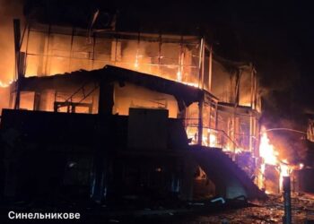 Фото наслідків масованої атаки по Синельниковому
