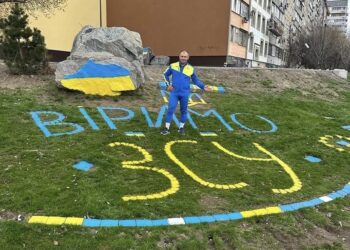 У Дніпрі повертають мурал «Дівчина з хлібцем та сальцем»