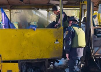 Офіційно: дрон РФ атакував автобус у Нікополі – троє загиблих, 12 поранених