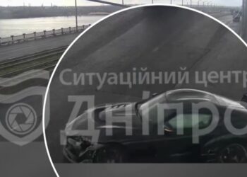 ДТП на Кайдацькому мосту: рух ускладнено