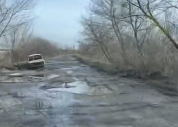 Прифронтові дороги на сході Дніпропетровщини залишаються в жахливому стані