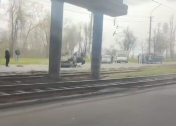 У Кривому Розі авто злетіло з мосту: є постраждалі, серед них підліток