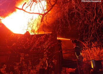 Протягом ночі росіяни обстріляли райони Дніпропетровщини: є постраждалий