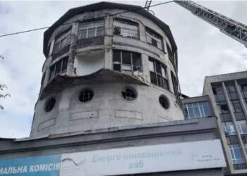 У Дніпрі в Будівельній академії стався обвал після удару: що відомо