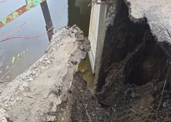 Обвалився укіс мосту через річку Самара: рух частково обмежили