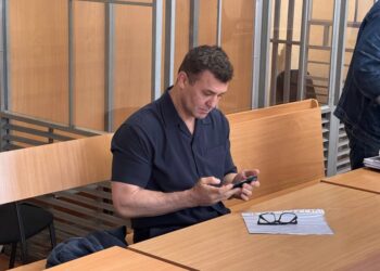 Застосували примусовий привід: нардеп Тищенко прибув на засідання до суду Дніпра