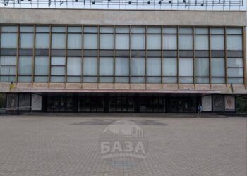 На даху Дніпровської опери з’явилися «ноти» з «Дон Жуана»