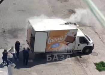 У Марганці FPV-дрон атакував вантажівку з продуктами: авто загорілося