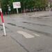 У Нікополі встановлюють конструкції для захисту від дронів: один зі стовпів уже пошкоджено
