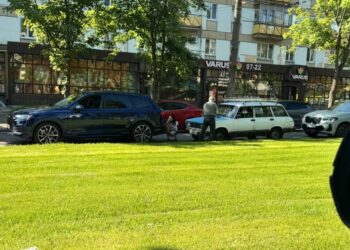 У Дніпрі на проспекті Науки сталася ДТП: рух транспорту ускладнений