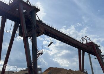 На Дніпропетровщині чоловік помер у кабіні козлового крана на висоті 30 метрів