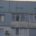 У Дніпрі на ж/м Покровський зафіксували, як з вікна багатоповерхівки викидають сміття