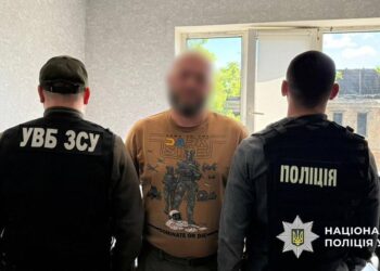 У Дніпрі троє працівників ТЦК затягнули чоловіка в бус і викинули непритомного