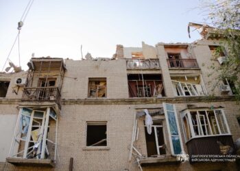 Кількість загиблих через російську атаку на Дніпро зросла до 12