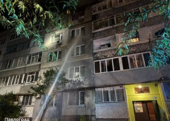 Ворожі атаки на Дніпропетровщині: поранені, пожежі та руйнування в кількох районах області