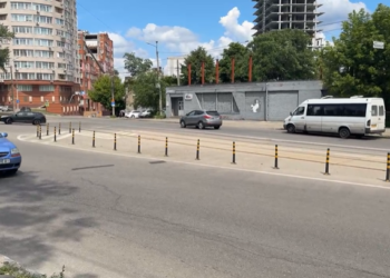 У Дніпрі на перехресті Петрова та Гоголя встановили нові делініатори