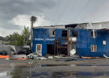 В Нікополі зруйновано шиномонтаж, тривають атаки на Нікопольщині