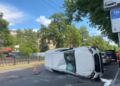 У Дніпрі перекинулась автівка після ДТП на перехресті Яворницького та Глоби