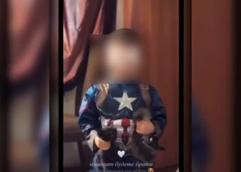 Дитина жорстко поводилась із кошенятами: блогерка з Самару потрапила у скандал