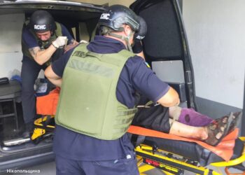 На Дніпропетровщині через російські атаки постраждав чоловік, пошкоджені будинки, АЗС і мікроавтобус