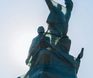 Пам’ятник комунарам у Дніпрі відправлять… у «Зооконтроль»
