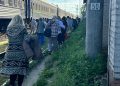 Сьогодні один із найскладніших днів на вокзалі Дніпра. Тут справжній транспортний колапс.