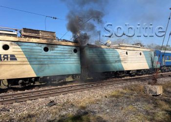 Що не день, то удар по залізниці: вчора вдень у Кам’янському районі дрон влучив у локомотив потяга Дніпро — Вінниця.