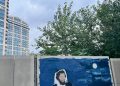 У Дніпрі просто на Набережній створюють величезну картинну галерею просто неба.