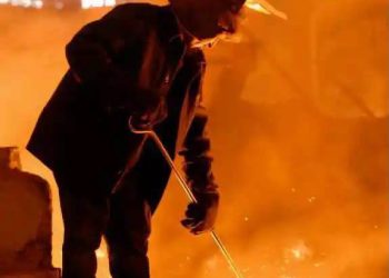 Українська металургія фактично зупинилася після російських ударів по ключових підприємствах, пише Financial Times.