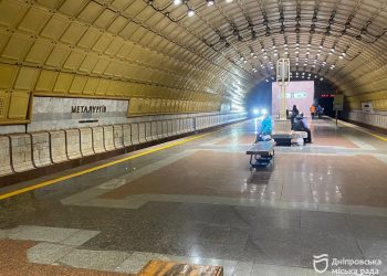Станцію метро «Металургів» закривають. Але без паніки: схоже, справа в ескалаторі