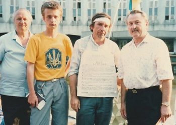 Були часи, коли за синьо-жовтий прапор у Дніпрі доводилося… голодувати.